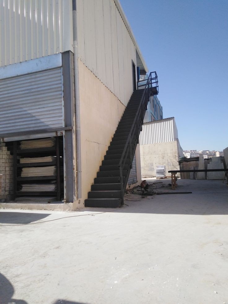 سلم حديد خارجي للفلل والمنازل