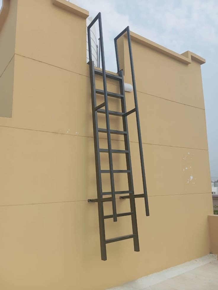 سلم حديد للسطح