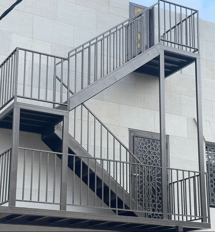 سلالم حديد للمنازل