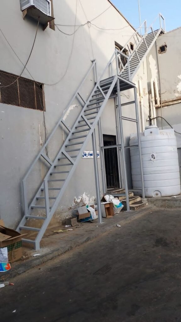 سلم حديد للشرفات